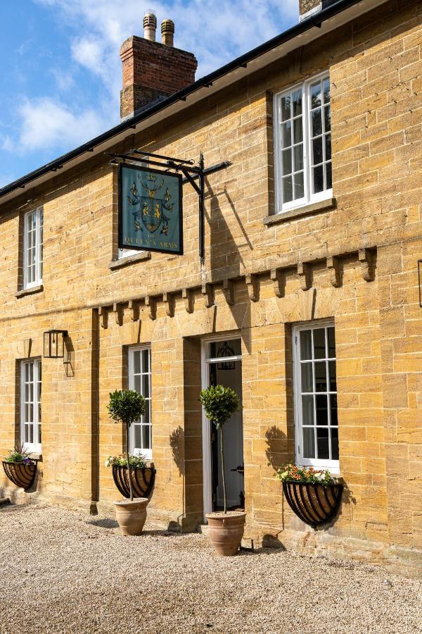 The Queens Arms Poyntington Exterior photo